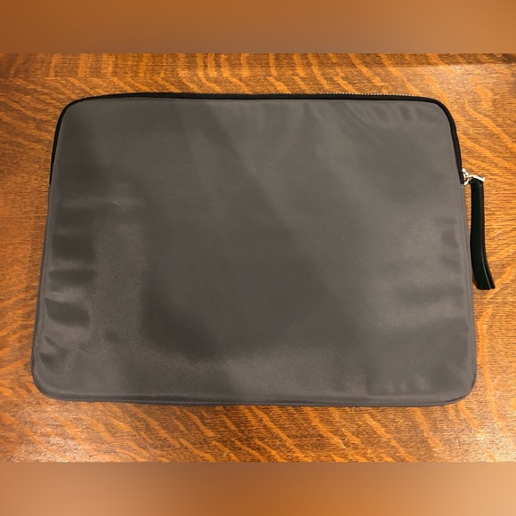 Marc Jacobs 13-inch laptop sleeve - Picture 2 of 2